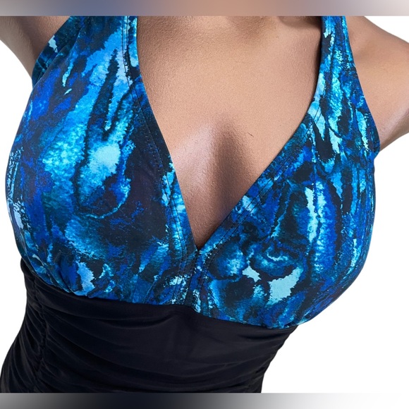 Nwot Slimming Swimsuit - Picture 8 of 9